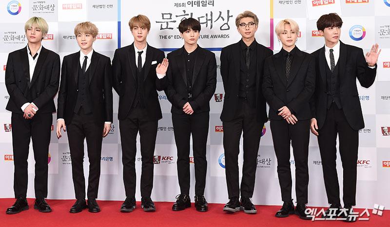 Bts Looking Fabulous On Red Carpet Of Edaily Culture Awards