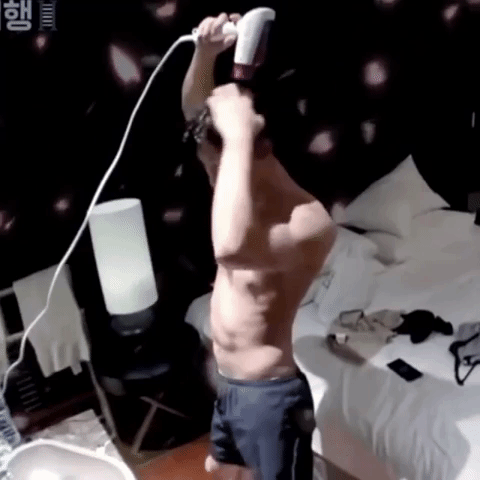 Чанёль (EXO) показал свое мускулистое тело