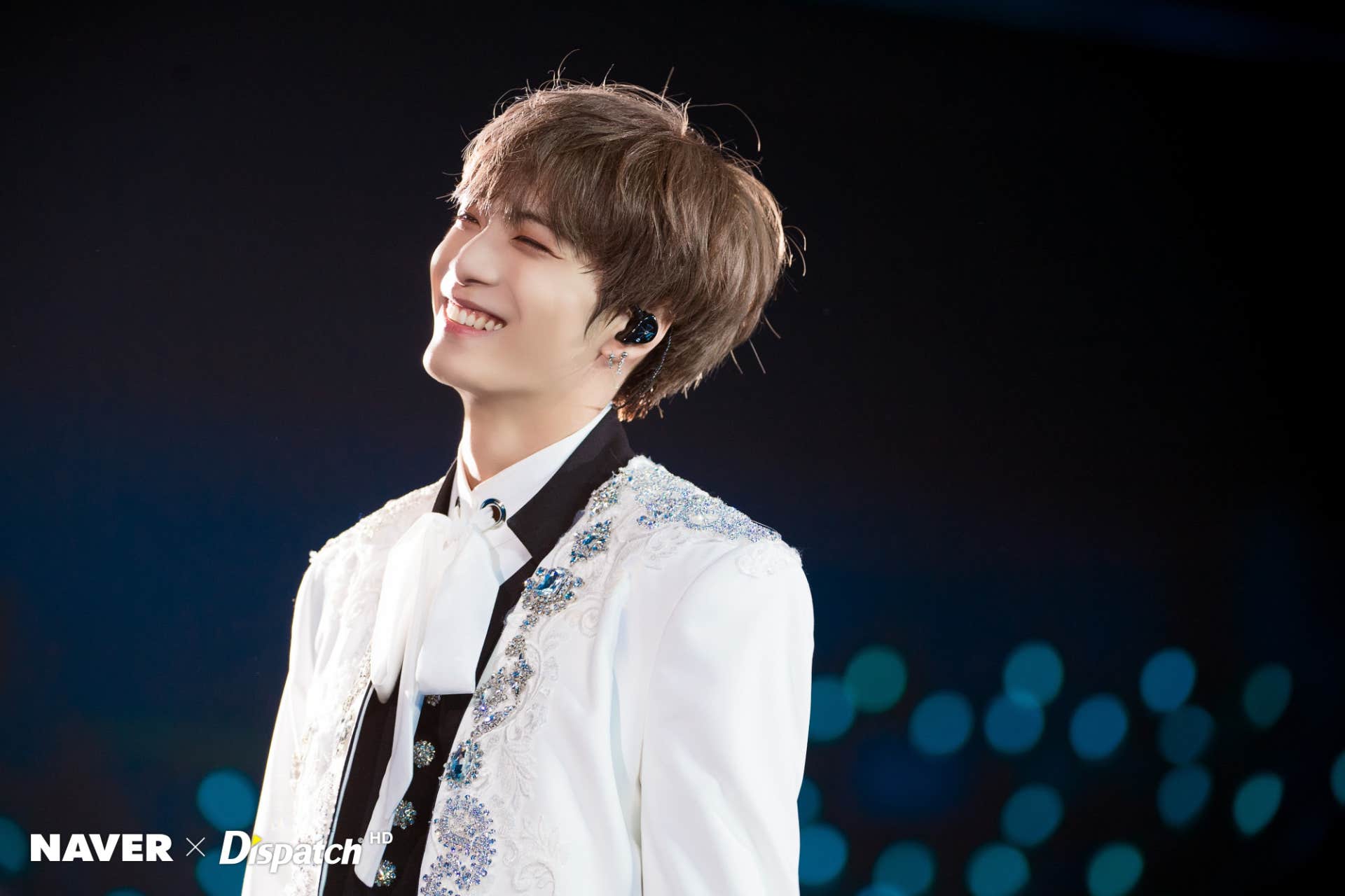 V Live Asian boys asian men nuest kpop ho baby baby boy nu'est jr jamie campbell bower korean. v live