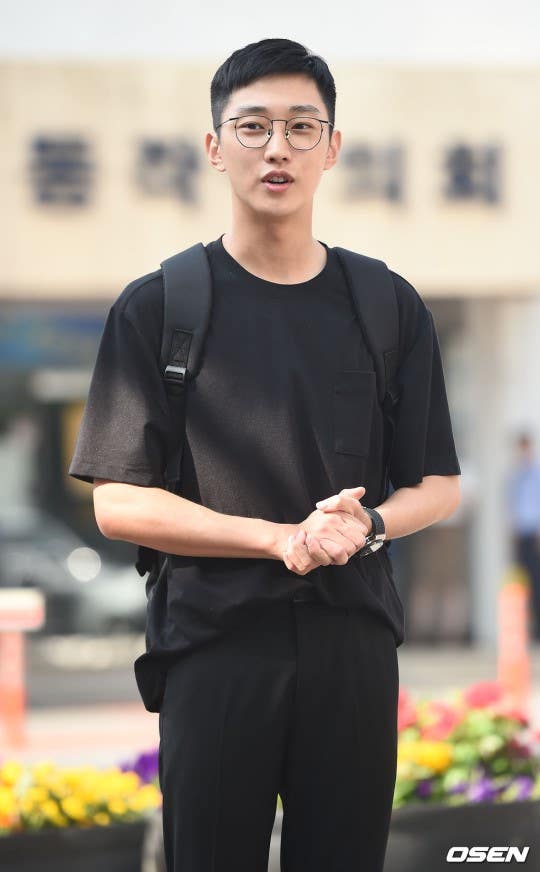 Get Wallpaper Jin Young Looks Like A College Student On First Day Of Military For Android Free
