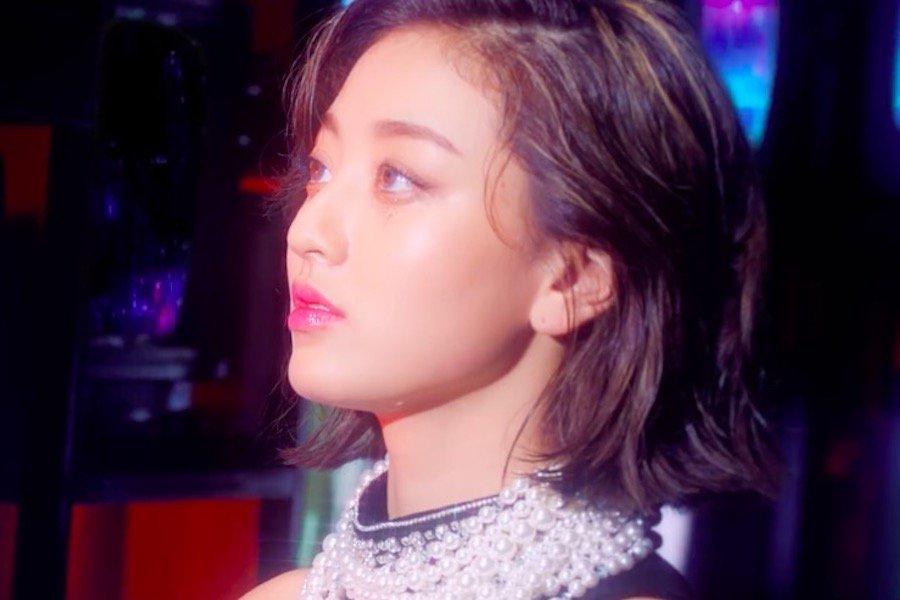 v live