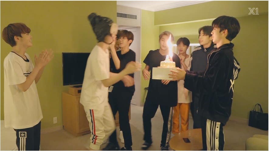 V Report X1 Celebrates Minhee S Birthday