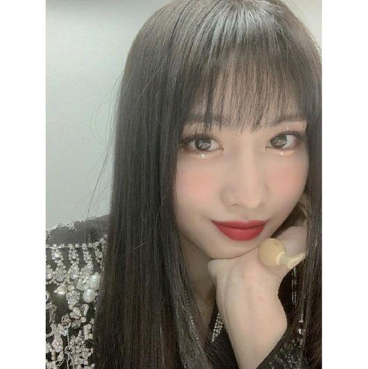 v live