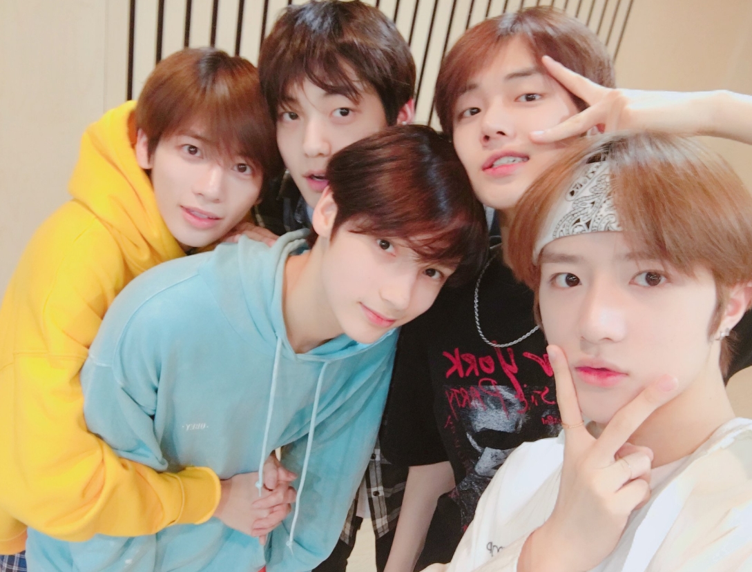 V LIVE