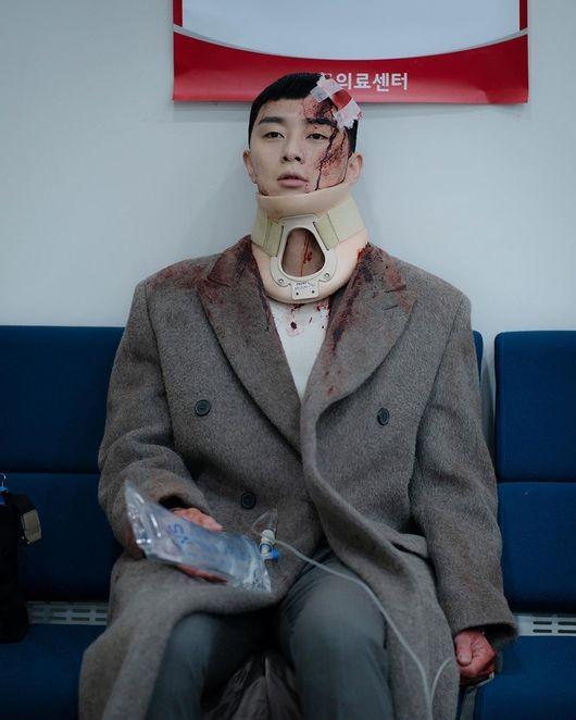 Park Seo Joon Releases Behind The Scenes Photos Of Itaewon Class Expressing His Regret For His Life S Work